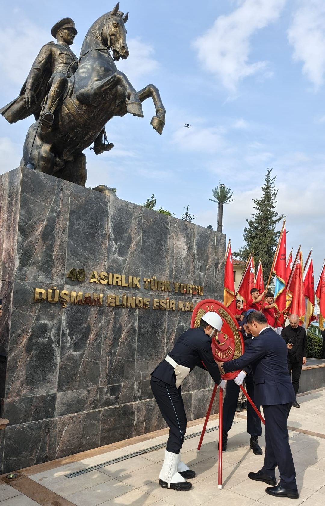 Çelenk Sunma (1)