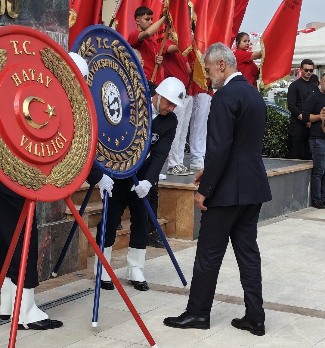 Çelenk Sunma (2)