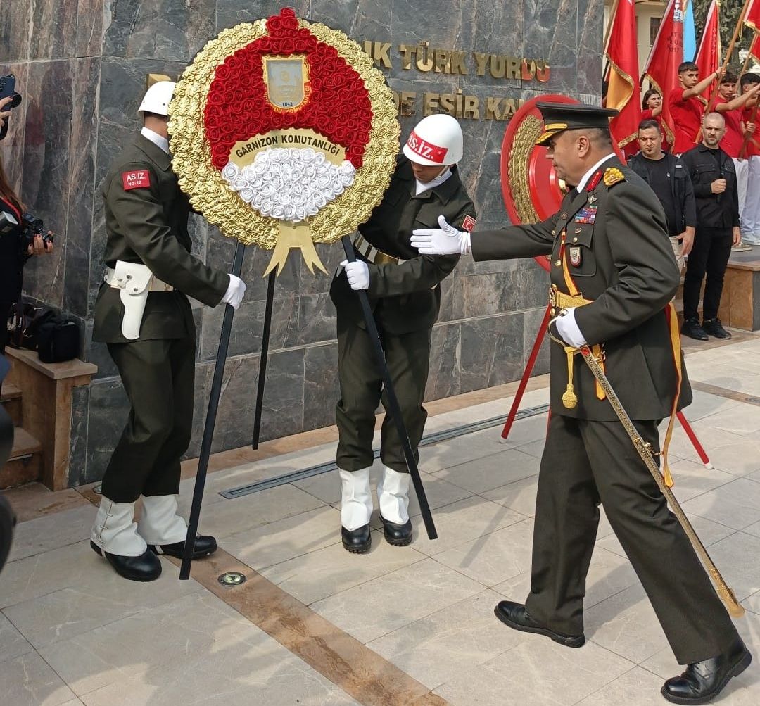 Çelenk Sunma (3)