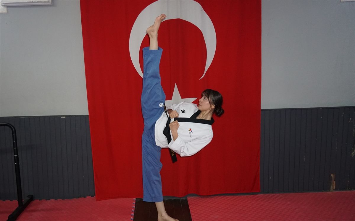 Güney Kore'den bronz madalyayla dönen milli tekvandocu Şeyda Nur'un hedefi altın