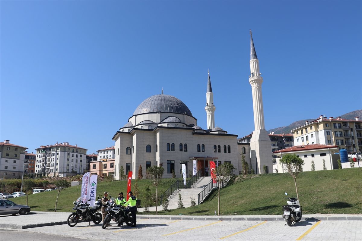Hatay'da depremlerin ardından 138'inci cami ibadete açıldı