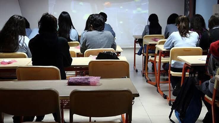 Saldırı Okul Ders Eğitim (3)
