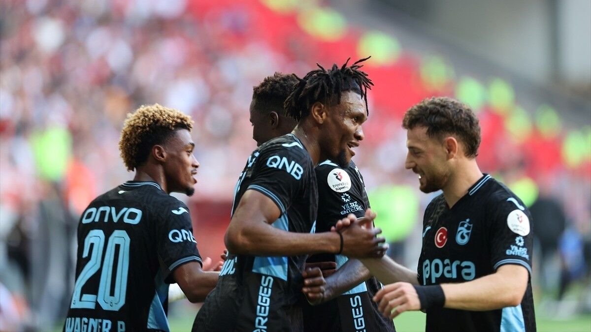 Trabzonspor, deplasmanda Samsunspor'u 3-0 yendi