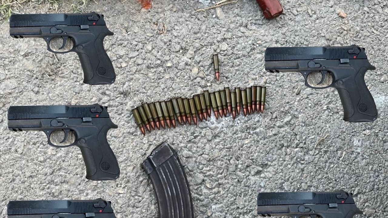 Adana'da polisten kaçarken bisikletli çocuğa çarpan hafif ticari araçtaki 2 şüpheli yakalandı