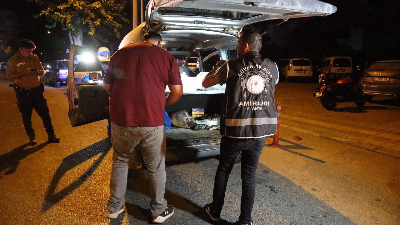 Alanya'da polisten geniş kapsamlı 'huzur' uygulaması