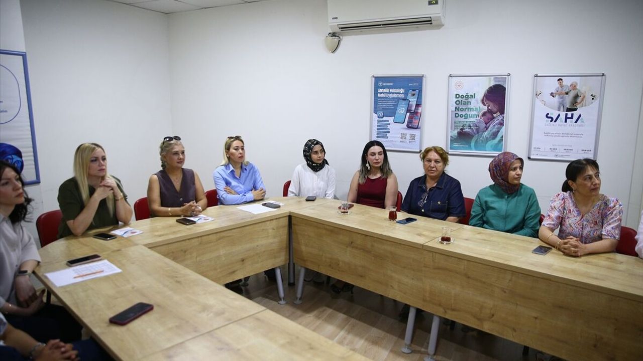 Adana'da kadın muhtarlara 'Her Gebeye Bir Ebe' uygulaması an