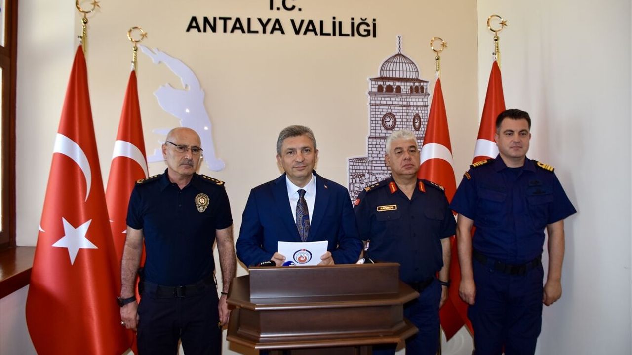 Antalya'da 'İl Asayiş ve Güvenlik Bilgilendirme Toplantısı' 
