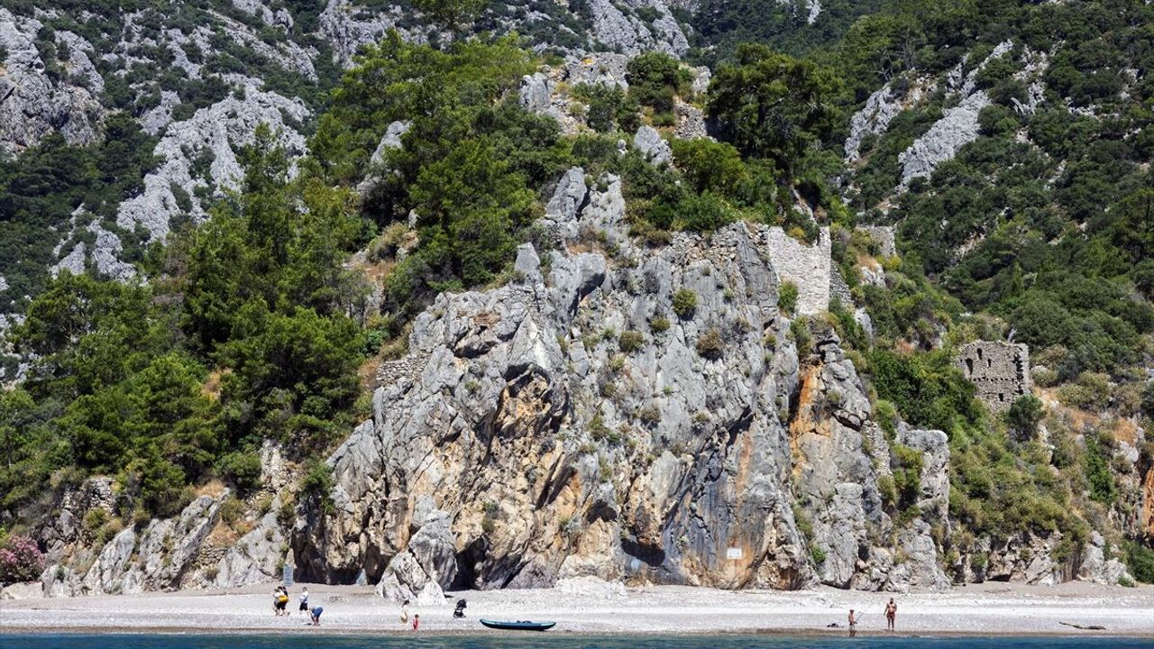 Antalya'nın mavi yolculuk rotası tatilcileri ağırlıyor