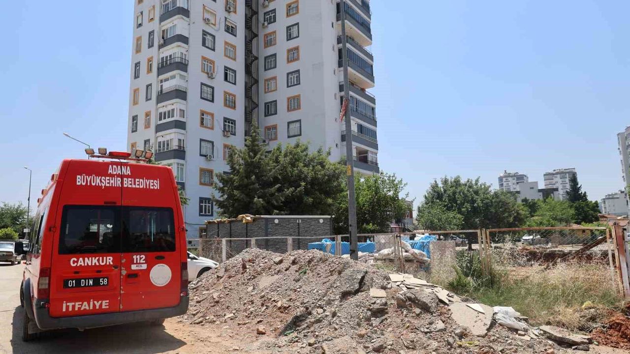 Belediye itfaiye binası için apartmanın istinat duvarını yık