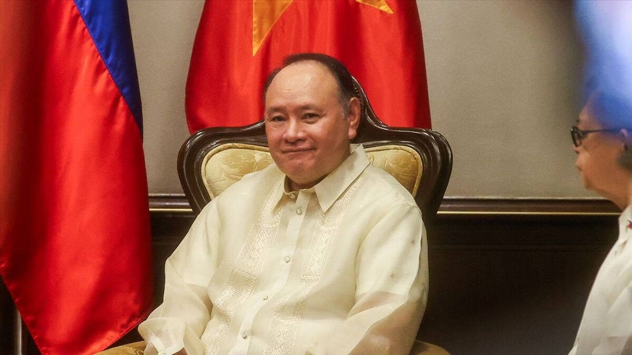 Çin, Filipinler Savunma Bakanı Teodoro ve ailesine yaptırım 