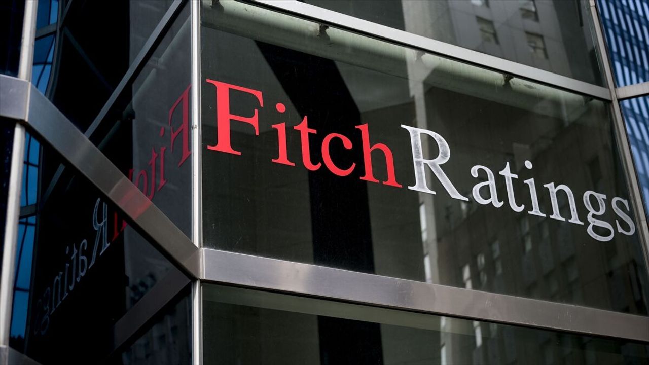 Fitch, küresel ekonomik büyüme tahminini düşürdü