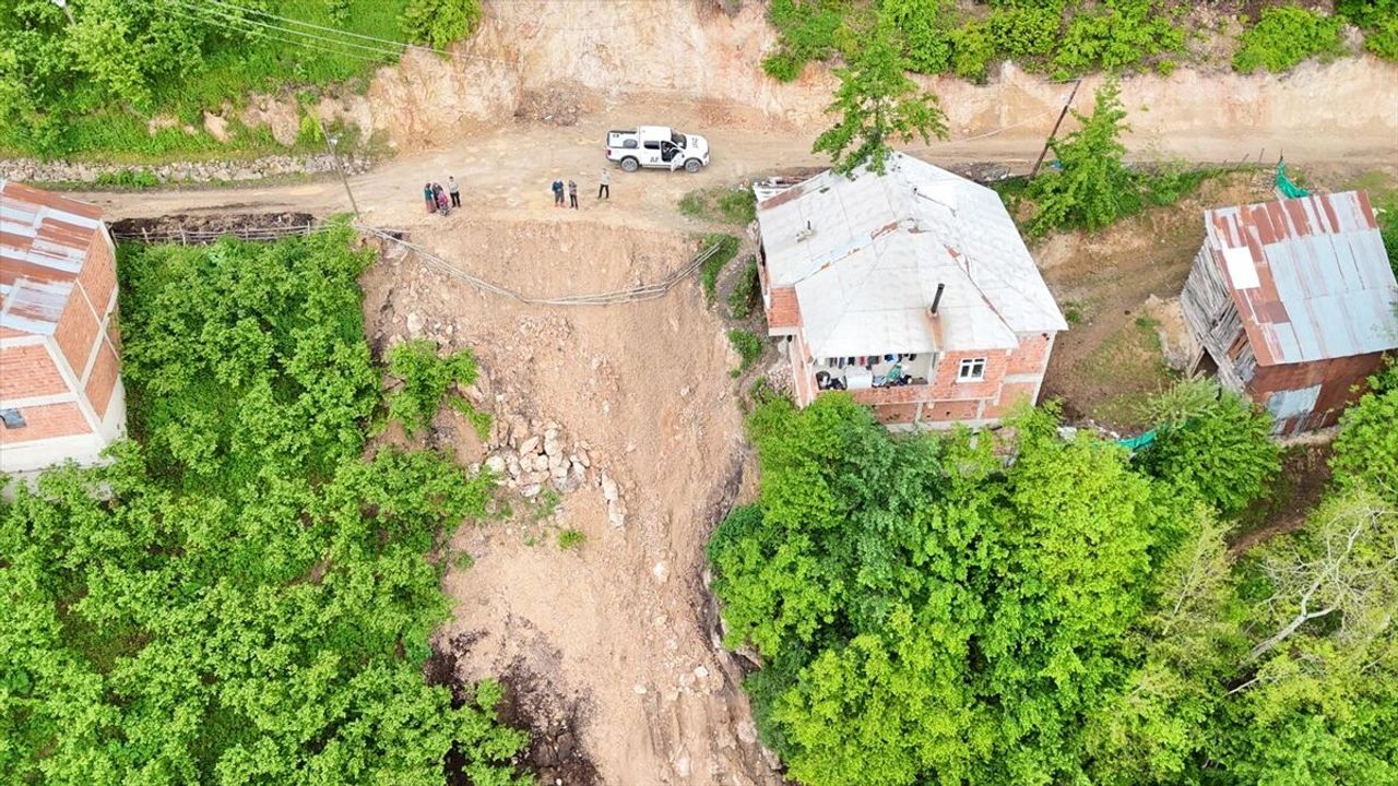 Giresun'da heyelan nedeniyle 21 ev tedbir amacıyla boşaltıld