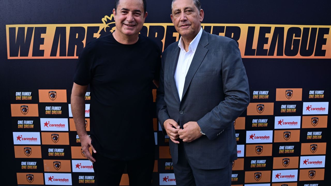 Hull City taraftarları, Premier Lig sevincini Antalya'da kut