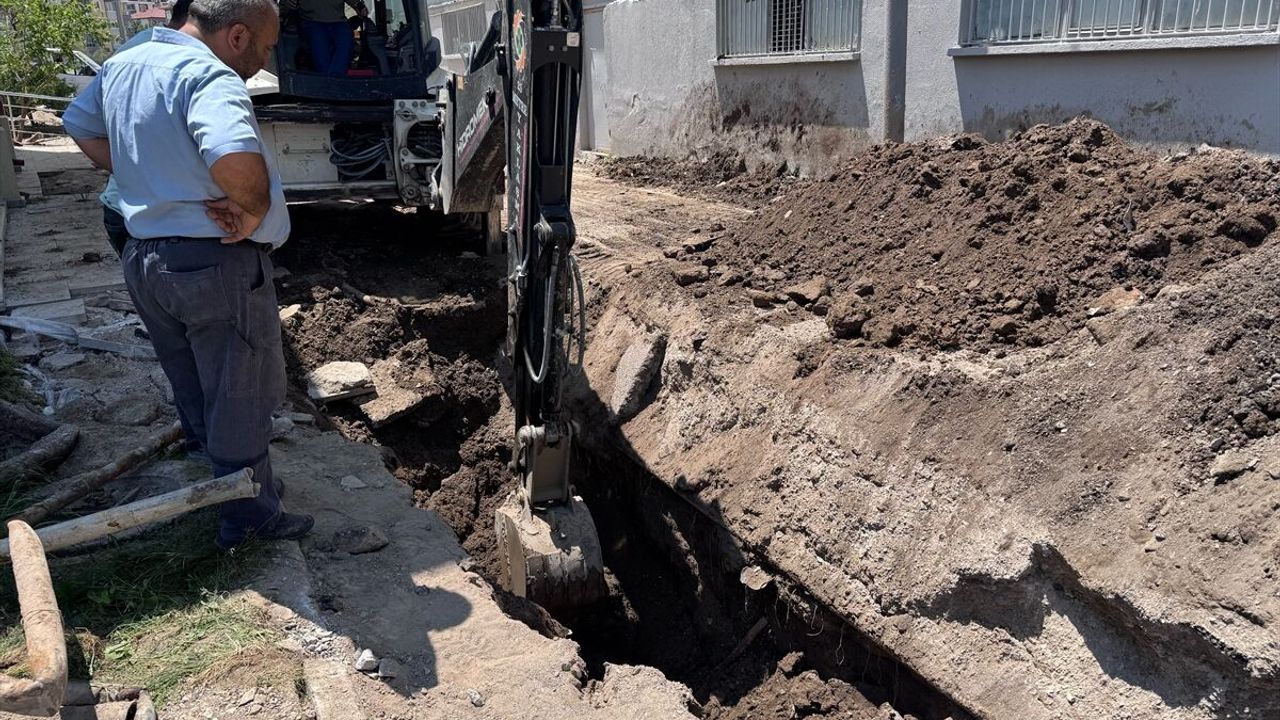 Isparta'da göçük altında kalan işçi yaralandı