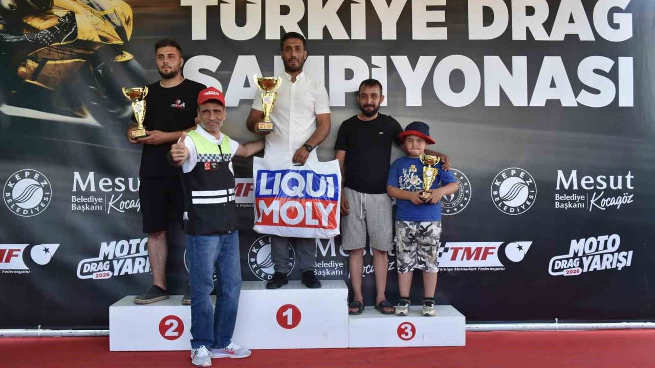 Kepez'de motodrag şampiyonları kupalarını aldı