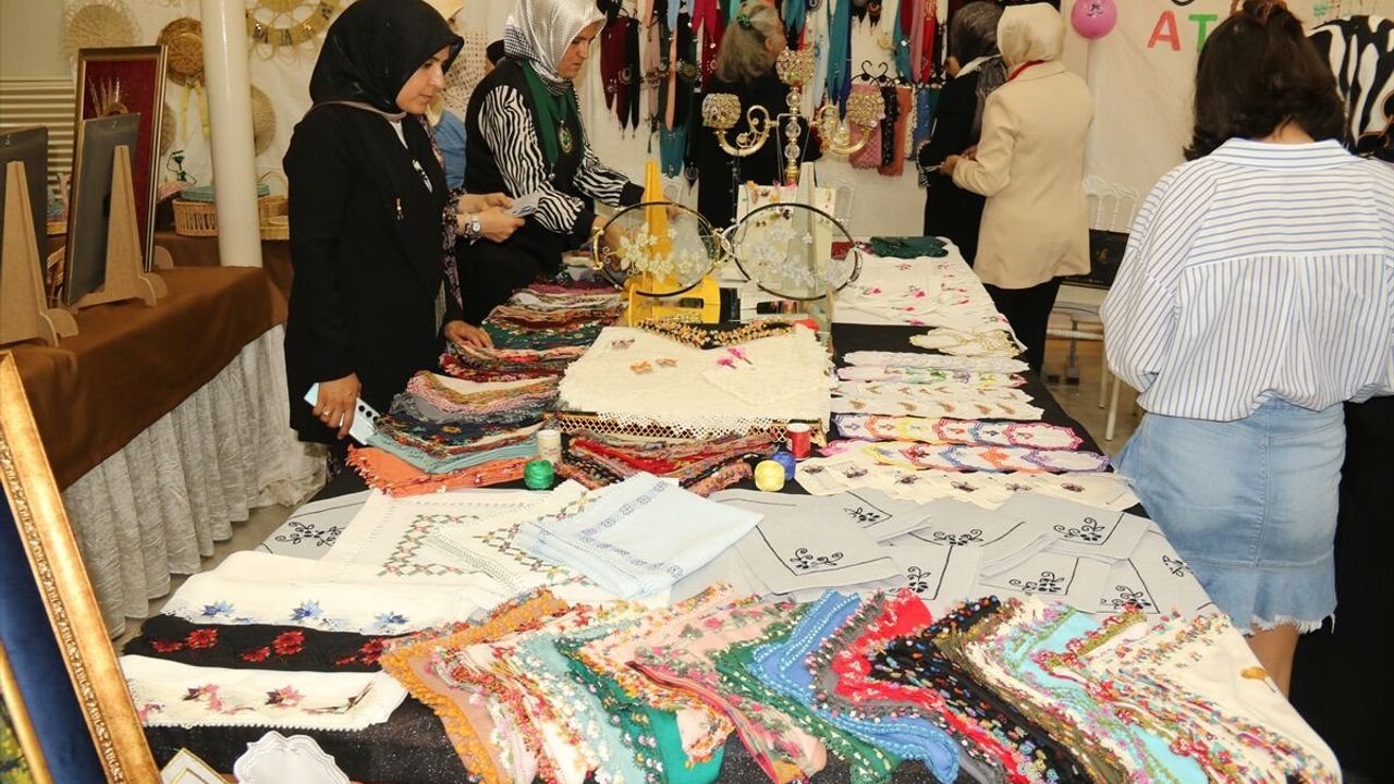 Kırıkhan'da Halk Eğitim Merkezi yıl sonu sergisi açıldı
