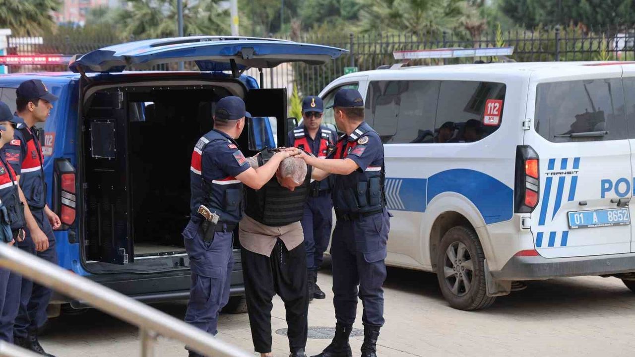 Kozan'da baba ve oğlunu öldüren zanlı adliyeye sevk edildi