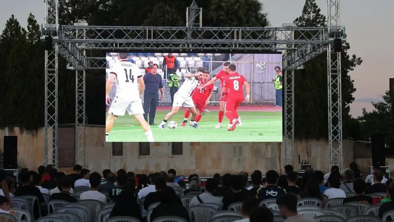 24 Yıllık Hasretin İlk Maçı! Hatay'da Dev Ekran Ku