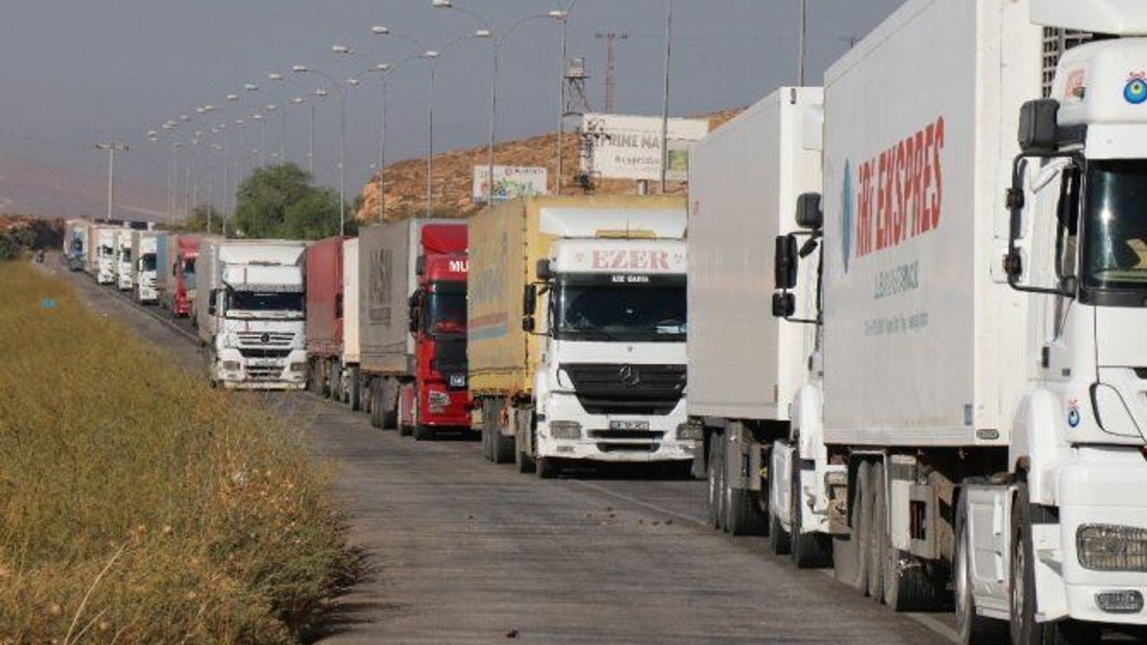 Reyhanlı’da Tır Kuyruğu Şehir Merkezine Kadar Uzandı!