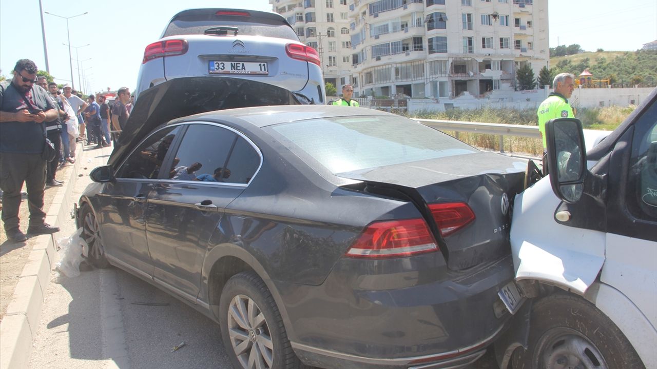Antakya-Samandağ yolunda zincirleme trafik kazası