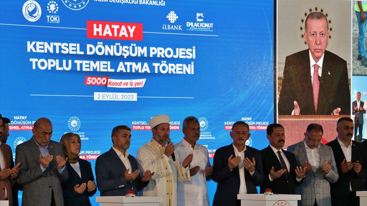 Bakanlık olarak başladığımız toplam inşaat sayısı bugün itibarıyla 200 bini buluyor