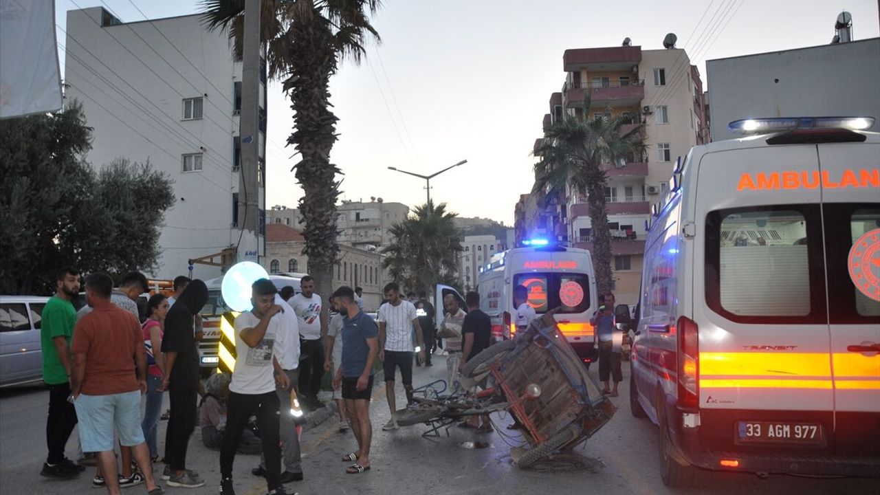 İki motosikletin çarpıştığı kazada 3 kişi yaralandı