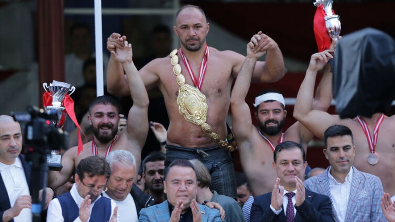 Ali Gürbüz üst üste ikinci kez başpehlivan