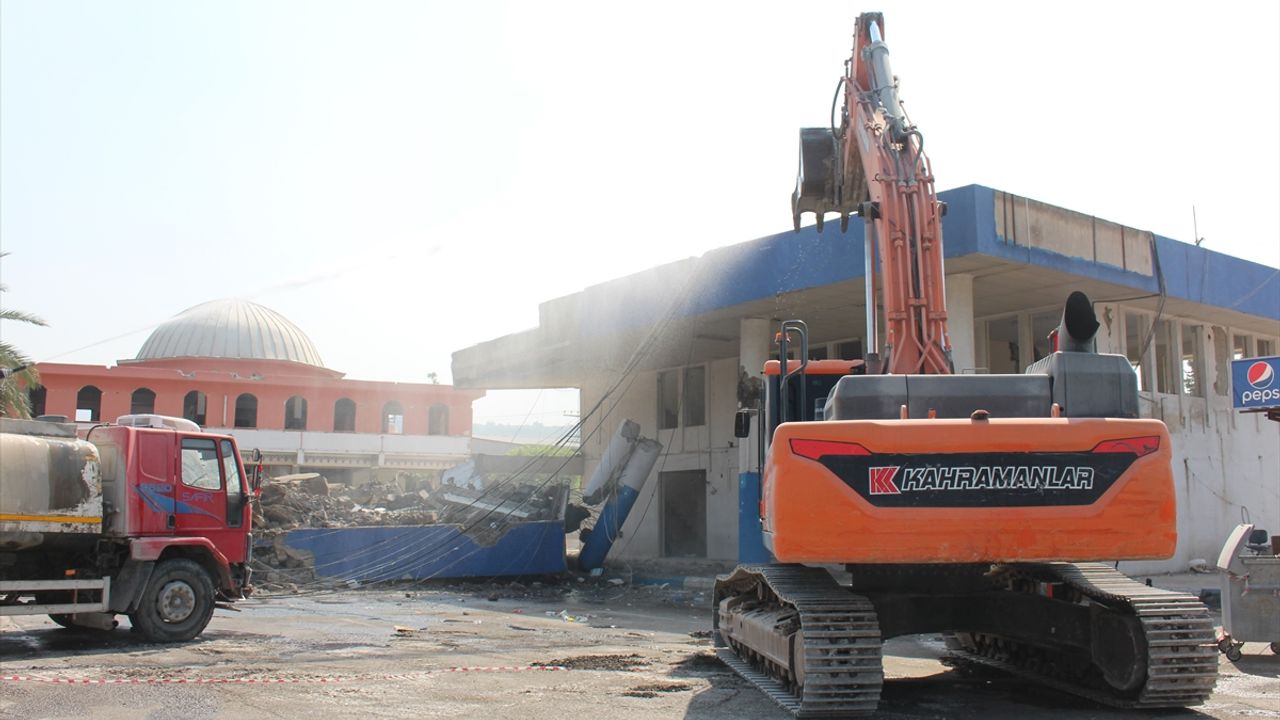 İskenderun Otogarı kontrollü şekilde yıkıldı