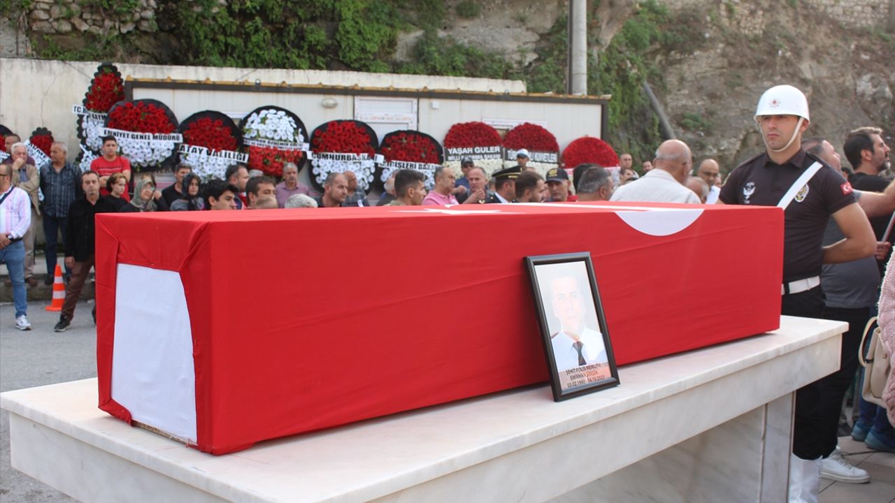 Şehit polis memuru Emirhan Şimşek'in cenazesi Hatay'da defnedildi