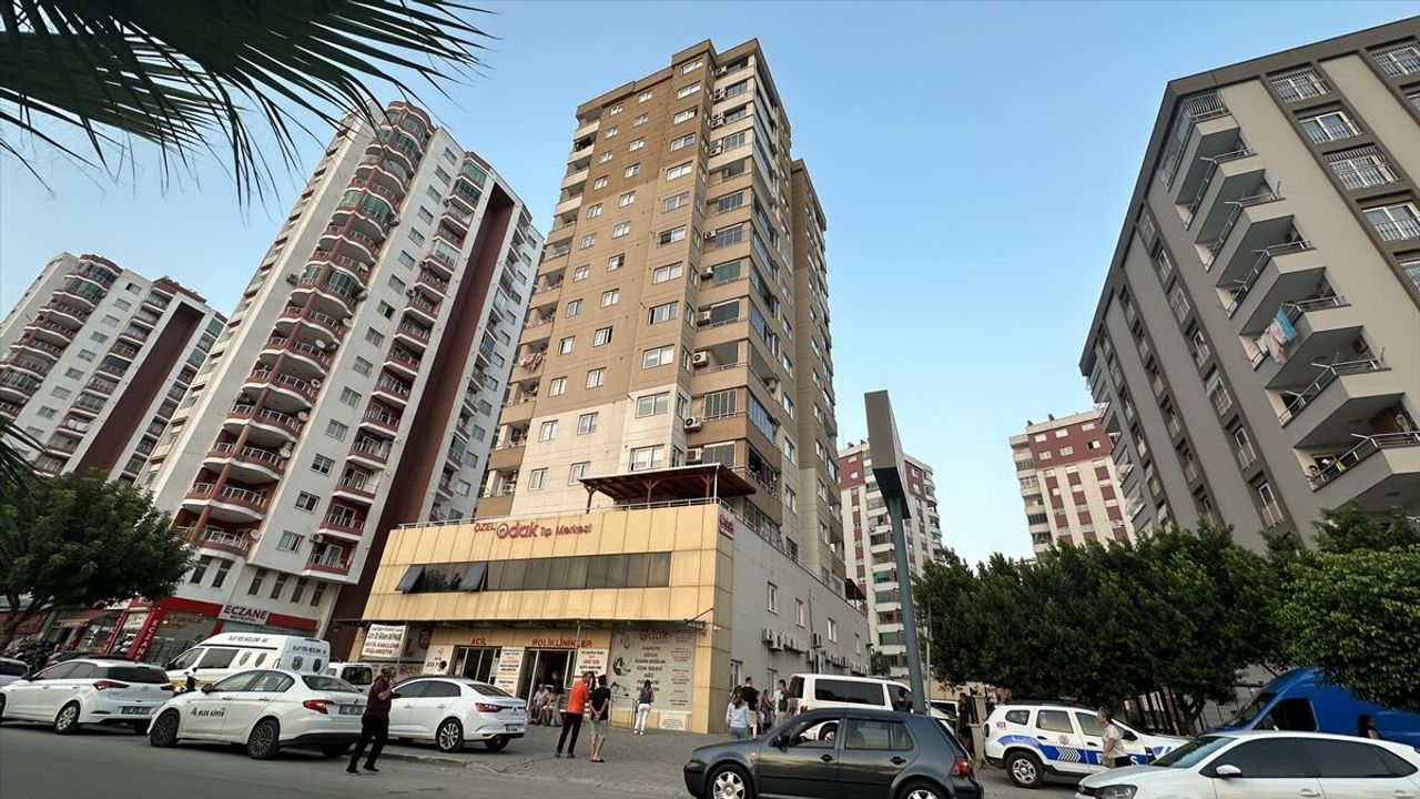 Adana'da 14'üncü kat balkonundan düşen çocuk yaşamını yitirdi