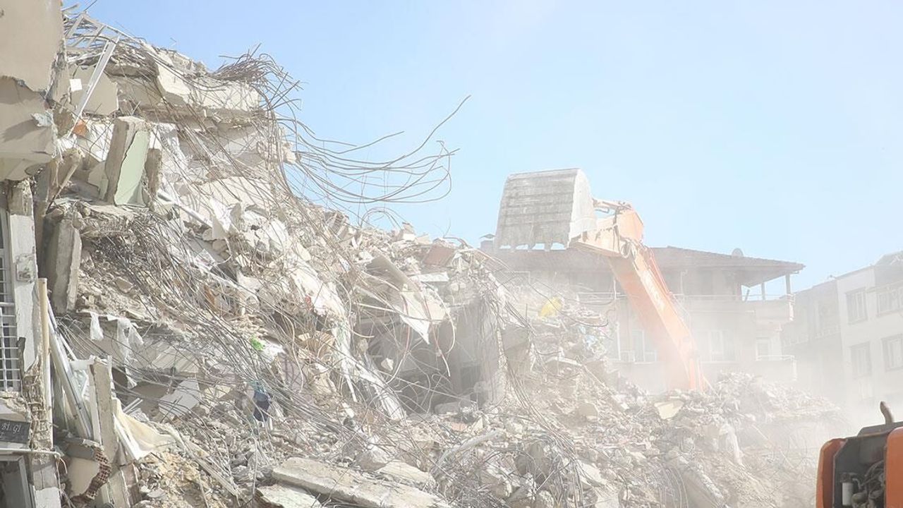 Hatay'da yıkılan binanın kontrol elemanından "yapıyı hiç denetlemedim" savunması