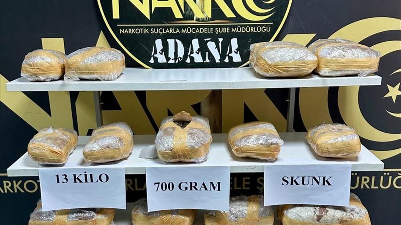 Adana'da çekyata gizlenmiş 13 kilo 700 gram skunk ele geçirildi