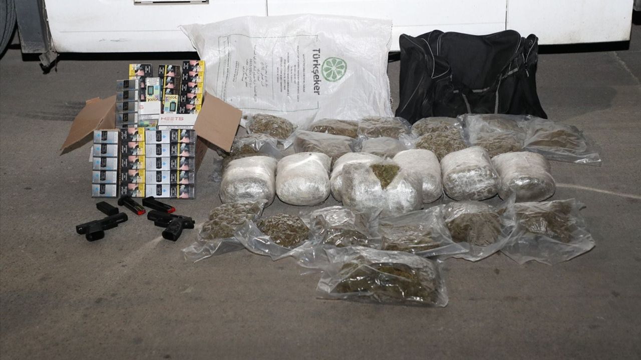 Mersin'de tırın gizli bölmesinde 15 kilo 300 gram esrar ele geçirildi