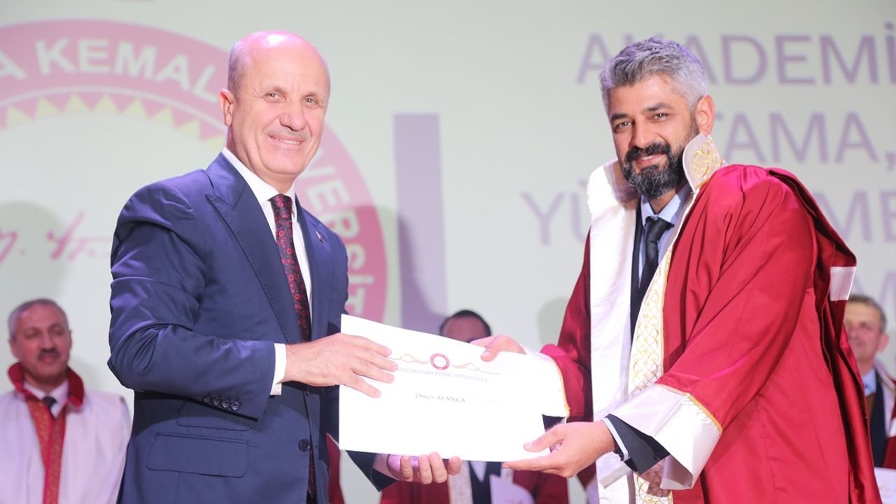 ​​​Hataylı depremzede akademisyenlerden gururlandıran performans