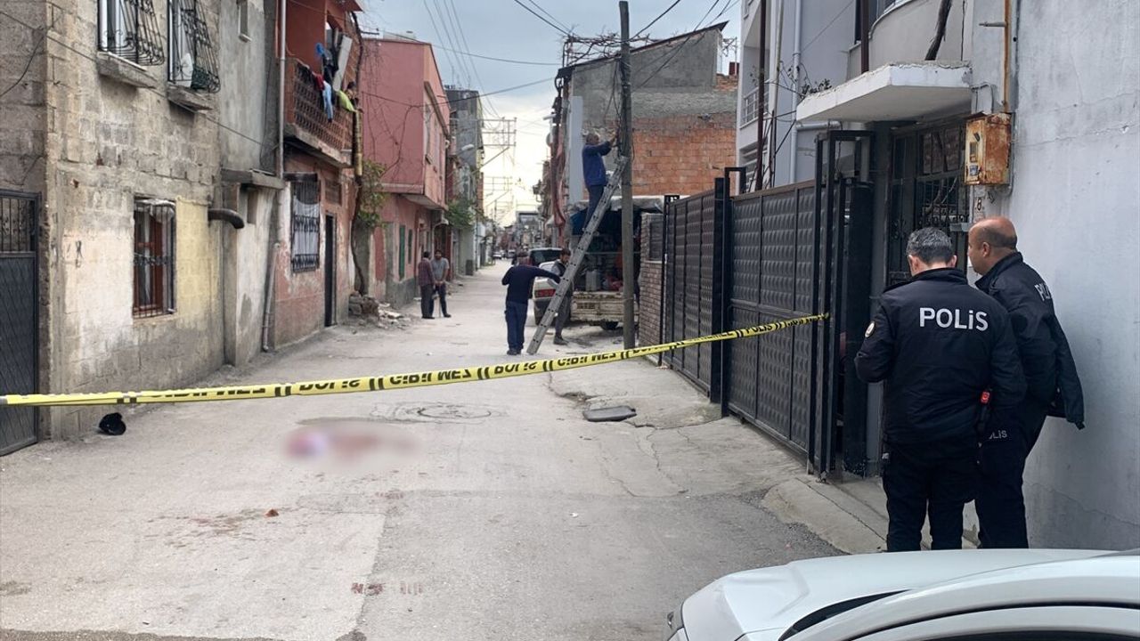 Adana'da bir kişi tartıştığı kızını bıçakla öldürdü