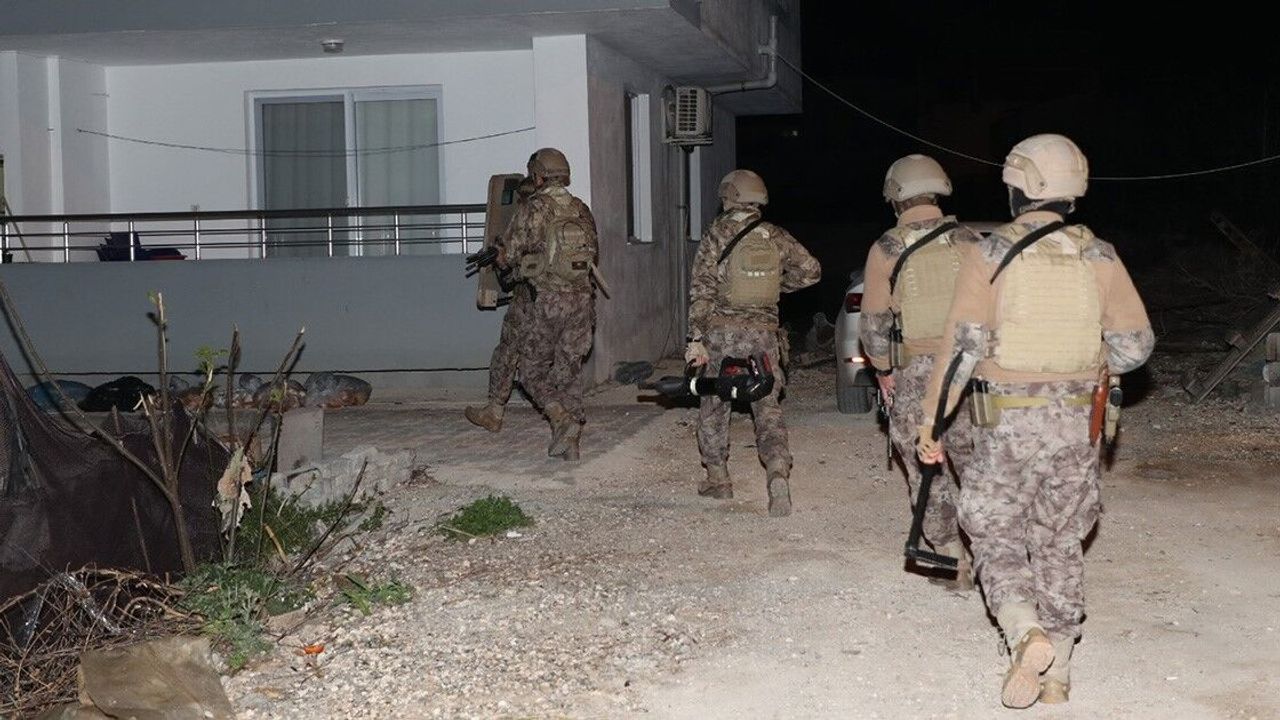 Mersin'de terör örgütü PKK/KCK operasyonunda 11 şüpheli yakalandı