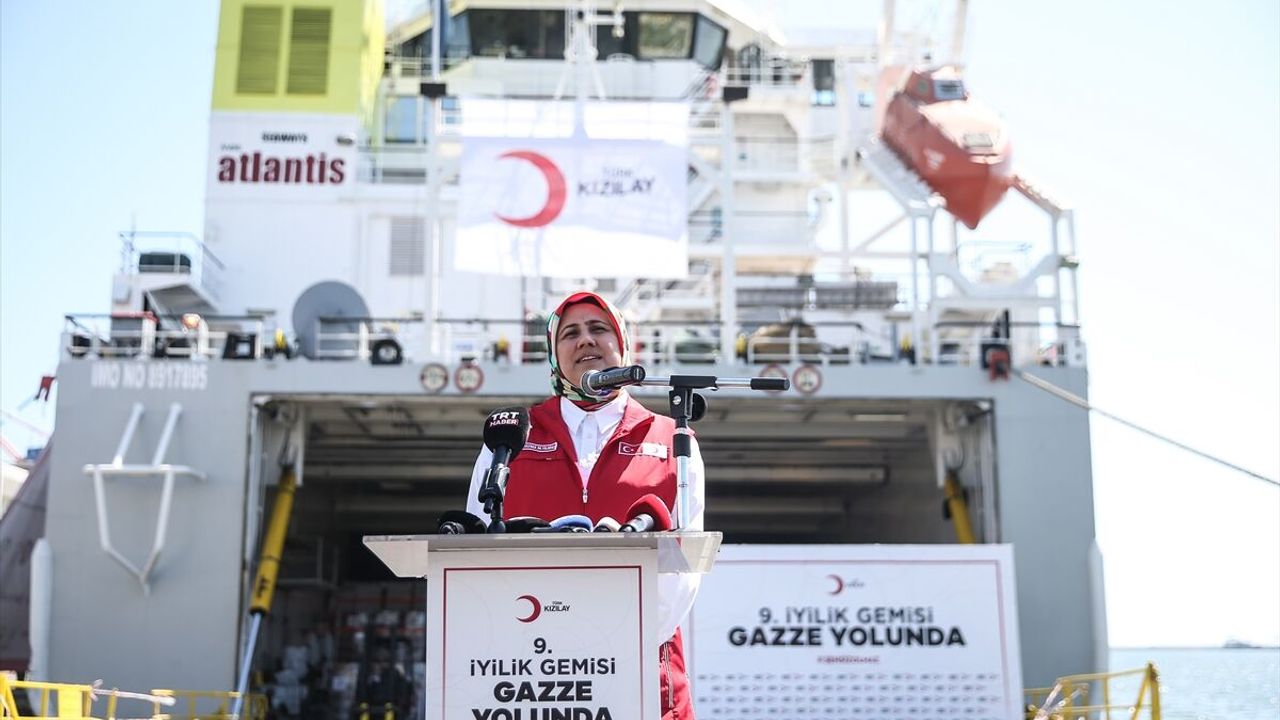 Gazze'ye insani yardım ulaştıracak 9. gemi Mersin'den uğurlandı