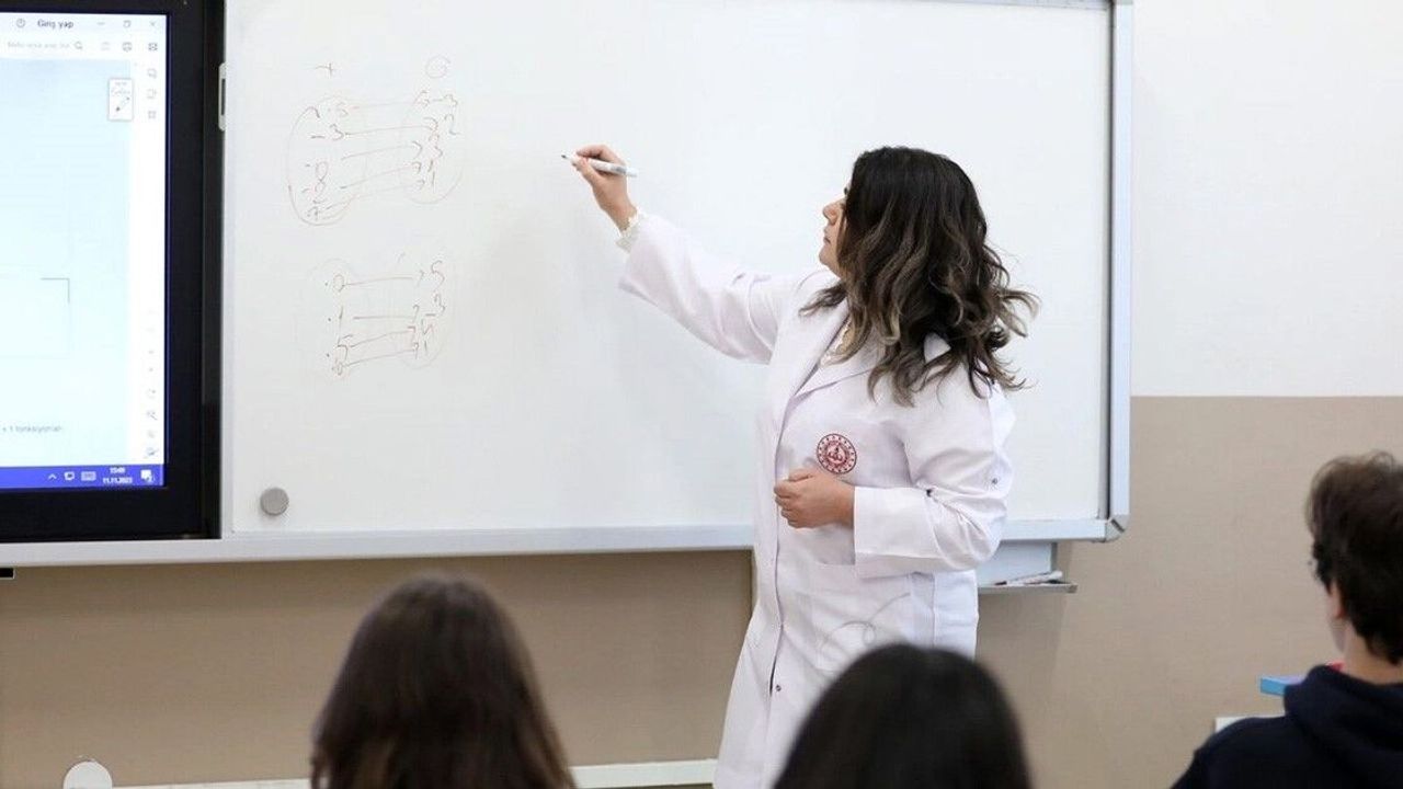 Depremzede öğretmenlere süre şartı aranmaksızın geri dönüş hakkı