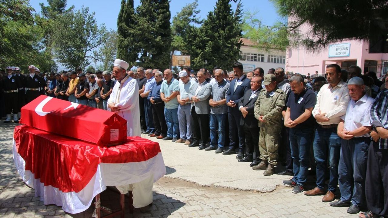 Beyin kanaması sonucu yaşamını yitiren askerin cenazesi Hatay'da defnedildi