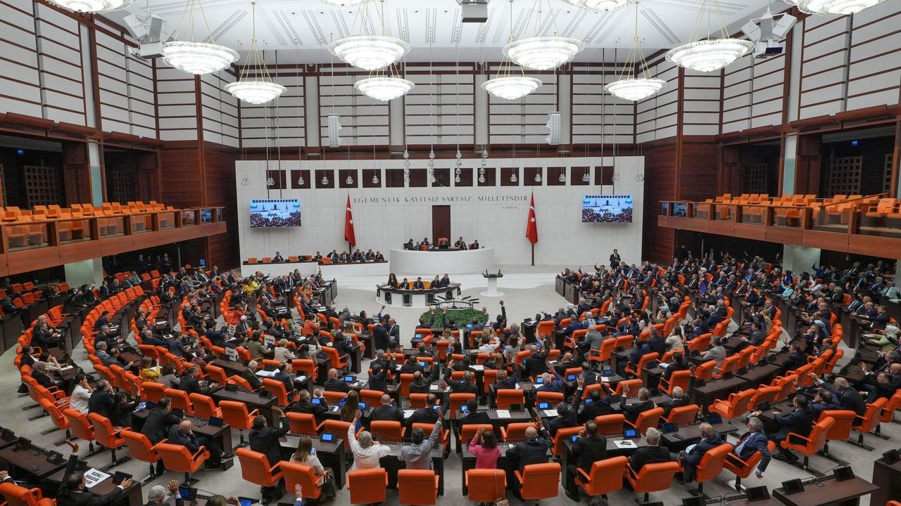 Kurtulmuş, TBMM Genel Kurulu'nu 16 Ağustos'ta olağanüstü toplantıya çağırdı