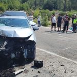 Antalya'da iki otomobilin çarpıştığı kazada 1 kişi öldü, 2 kişi yaralandı