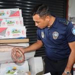 Antalya'da uygunsuz koşullarda 1 ton gıda ürünü ele geçirildi
