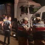 Hatay'da Can Pazarı, Servis Minibüsü İle Tır Çarpıştı: 1 öldü, 14 Yaralı