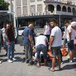 Serik'te hafif ticari araçla çarpışan motosikletin sürücüsü yaralandı