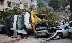 Hatay'ın Defne İlçesinde Hafriyat Kamyonu Kazası: 5 Yaralı