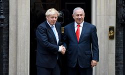 Boris Johnson, Netanyahu'nun ziyaretinden sonra banyosunda dinleme cihazı bulunduğunu belirtti