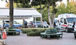 Adana'da mezarlıkta silahlı saldırıya uğrayan anne ve iki kızı hayatını kaybetti