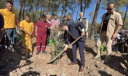 Kumluca'da öğrenciler, cumhuriyetin 101.yılı dolayısıyla fidan dikti