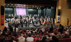 Antalya Devlet Senfoni Orkestrası, Daniel Smith ve Sofiko Tchumburidze ile konser verdi