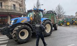 Fransa'da çiftçiler traktörleriyle Bordeaux Limanı'na erişimi engelledi